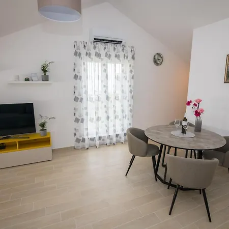 Skylight Апартаменты Кострена