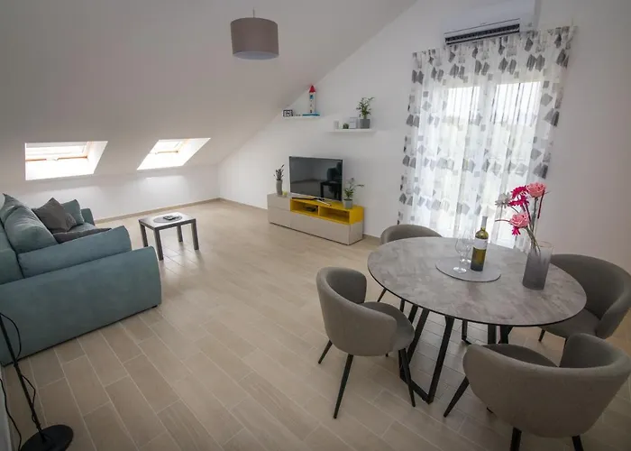 Skylight Apartment *