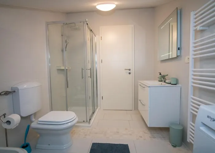 Skylight Apartment *